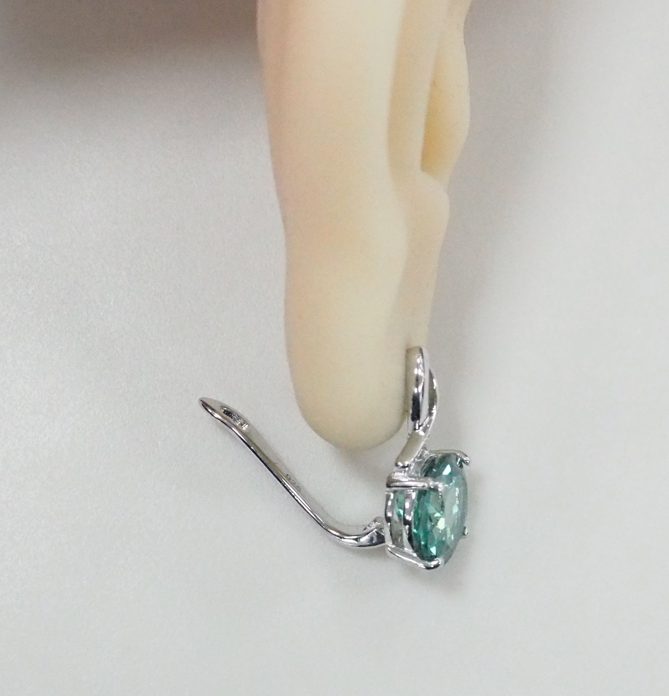 Серебряные серьги 925 пробы; вставки 2 Топаз 8,75ct; 10 Топаз белый 0,08ct;